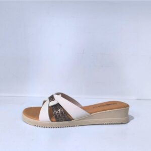 Sandalia Cruzada Beige Con Detalle Trenzado